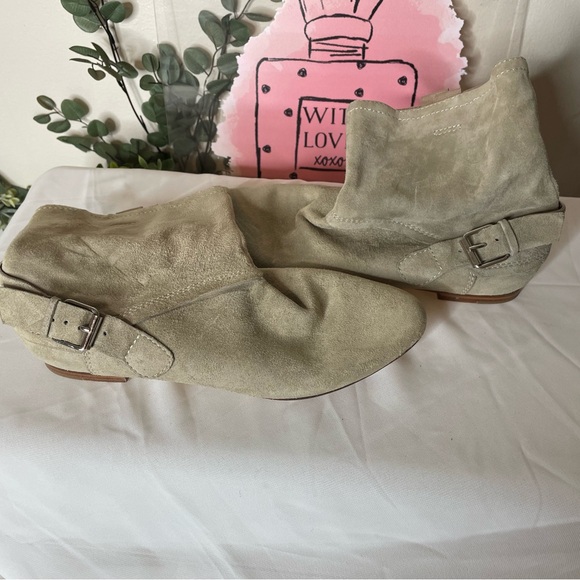 BELLE By Sigerson Morrison suede booties pull-on closure Sz 6 - Picture 3 of 9